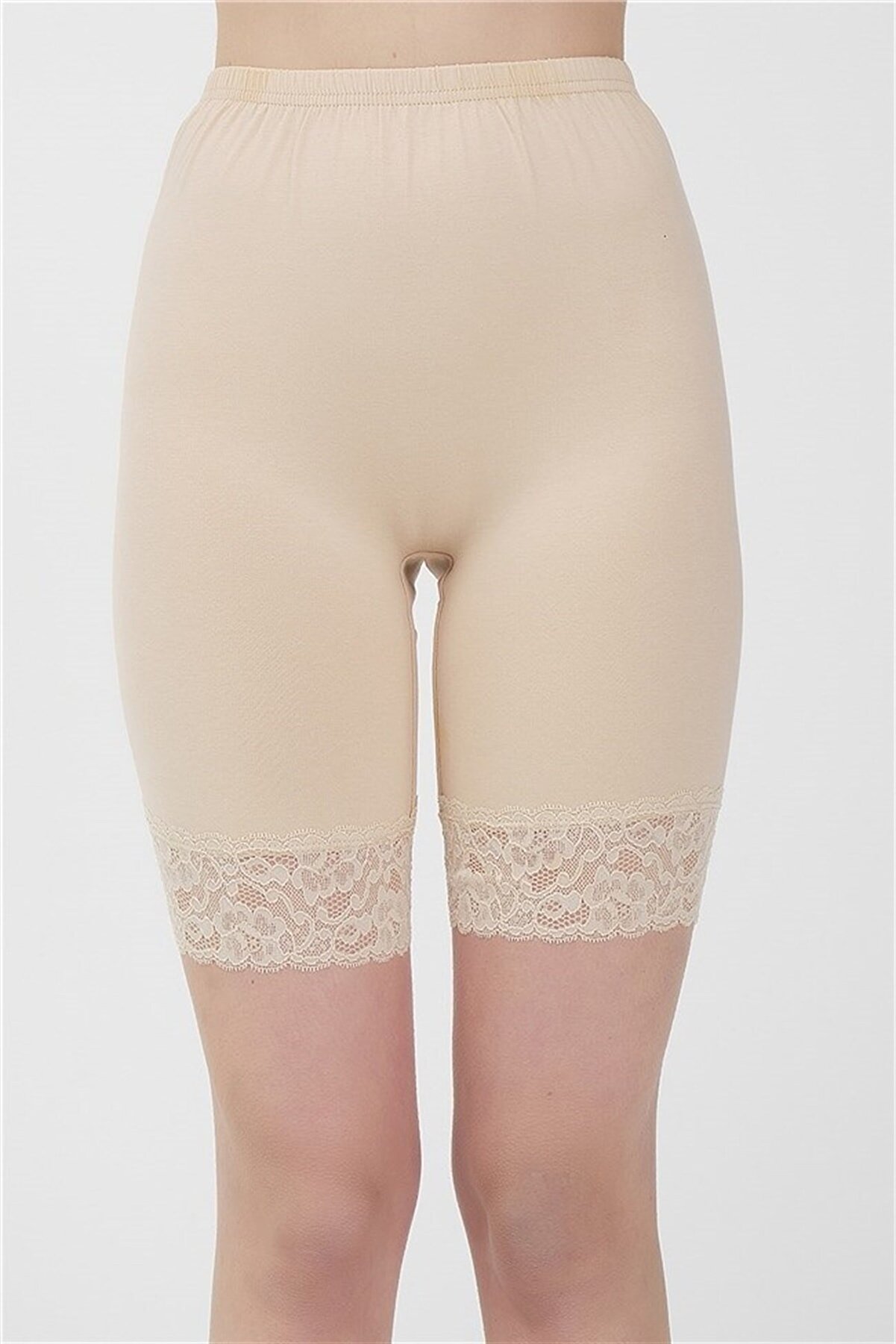 Bermuda avec dentelle 8030