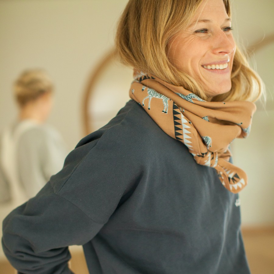 Big Foulard Latika “Zèbre” – Café – Image 4