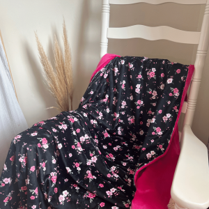 Plaid Maxi Douceur Motif Fleurs de Roses & Fuchsia 150x150cm- en stock