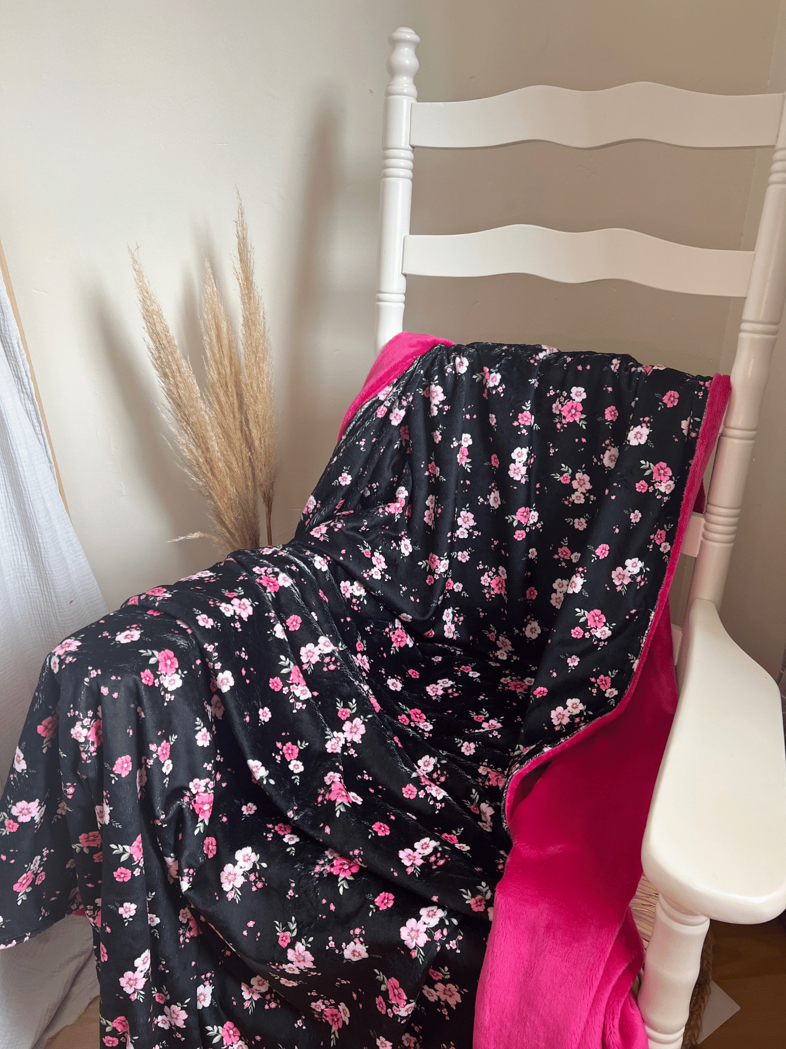 Plaid Maxi Douceur Motif Fleurs de Roses & Fuchsia 150x150cm- en stock